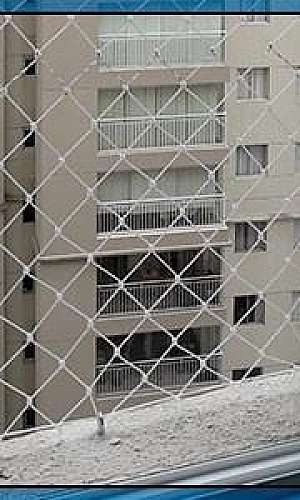 Instalação de rede de proteção em janelas Instalação de rede de proteção em janelas