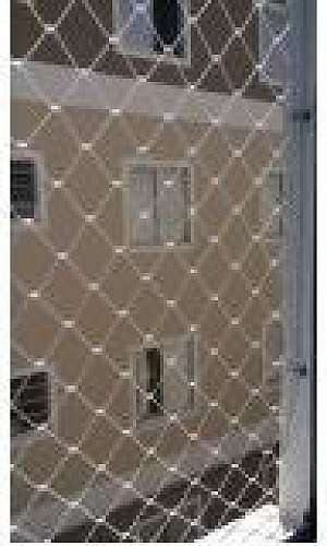 Instalação de rede de proteção em janelas Instalação de rede de proteção em janelas